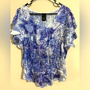 NEW Floral Covington blouse.